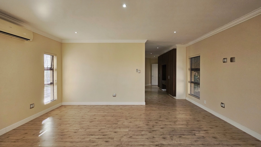 5 Bedroom Property for Sale in Kiepersol Free State